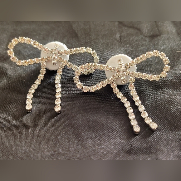 π Bow Necklace & Earrings Set β Diamond CZ NWOT π - Picture 8 of 8